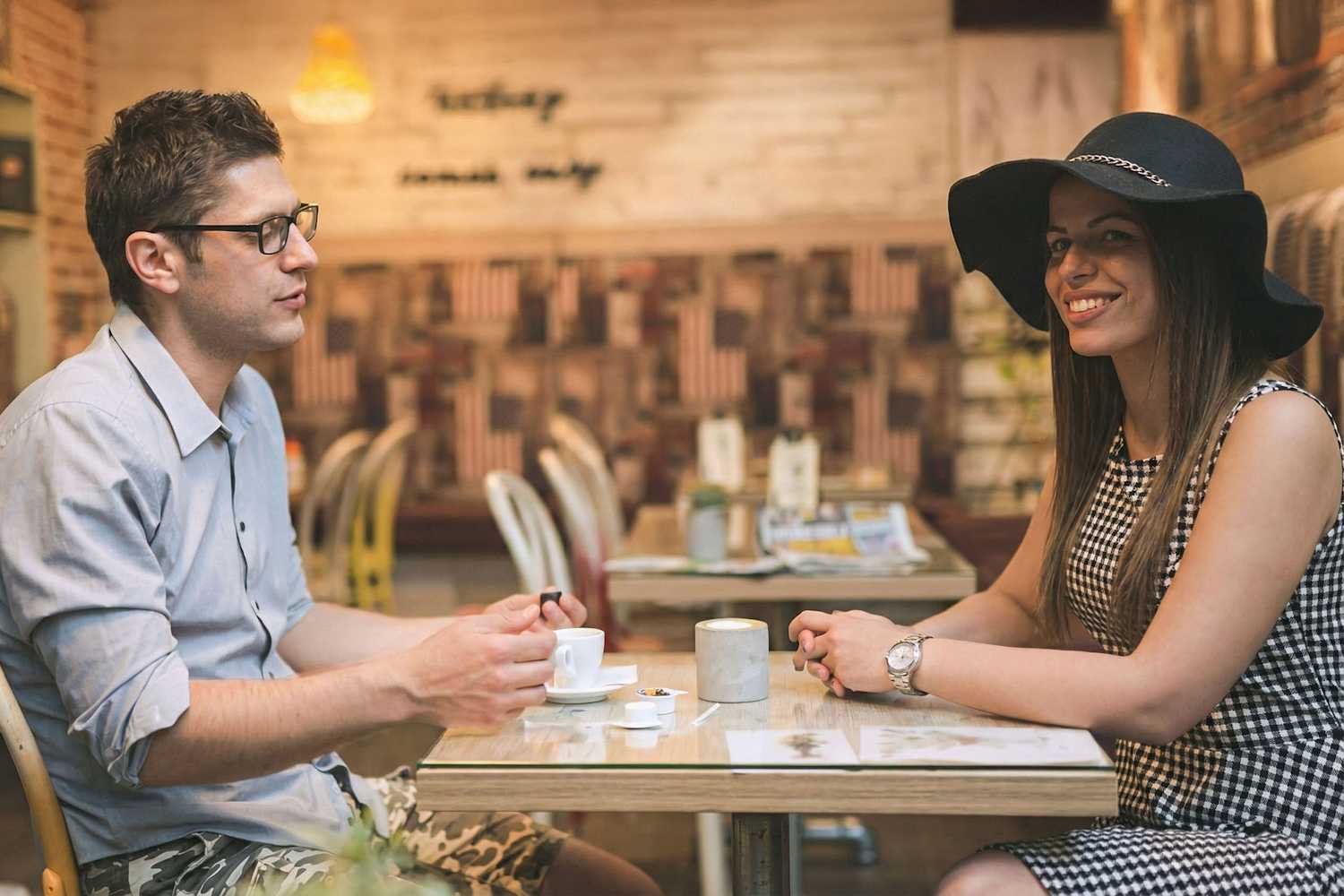 Almanca A1 konuşma becerileri – kafede basit diyalog örneği